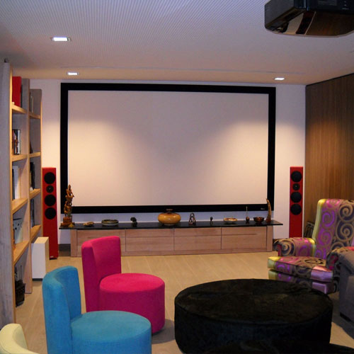 Cómo elegir el tipo de pantalla para tu cine en casa? - Áreas Inteligentes